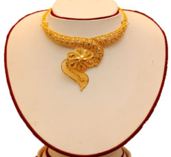 Beautiful handmade gold necklace for ladies in Nepal.