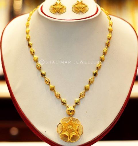 Gold necklace set in Nepal